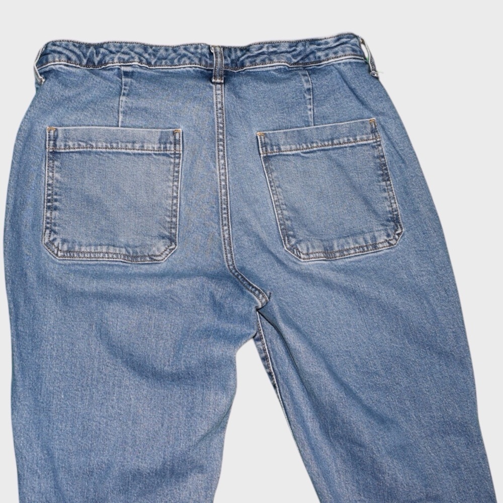 Universal Thread High Rise Flare Jeans with Front Patch Pockets - Picture 4 of 5